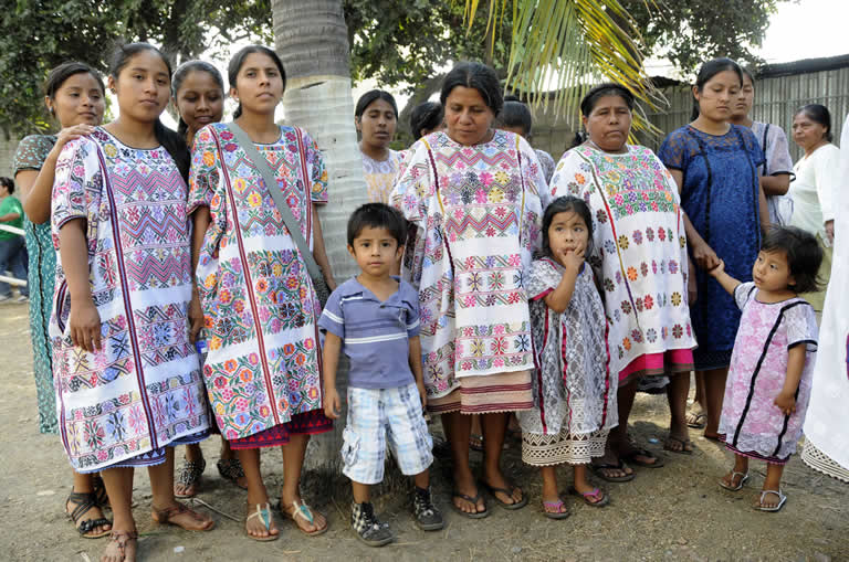 Vetements typiques de la tribu des amuzgos de Oaxaca, Mexique