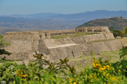 L’édifice de Monte Alban qui couvre celui des Danzantes, Oaxaca, Mexique