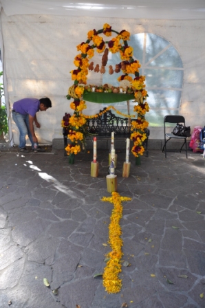 Autel pour la fête du jour des morts présenté sur le Zocalo de Oaxaca, Mexique