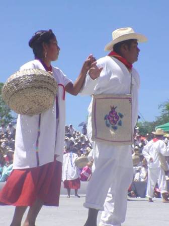 Costume typique de la tribu Chinanteco, Oaxaca, Mexique