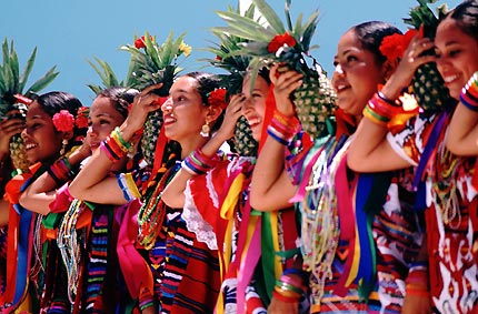La danse de l’ananas pour la Guelaguetza, Oaxaca, Mexique