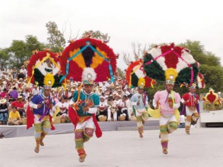La danse de la plume pour la Guelaguetza, Oaxaca, Mexique