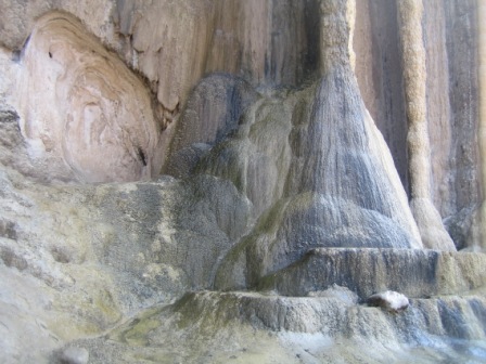La seconde cascade pétrifiée vue d’en bas, Oaxaca, Mexique
