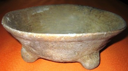 Bol conique tripode de la phase Xoo de la culture Zapotèque (600-800)