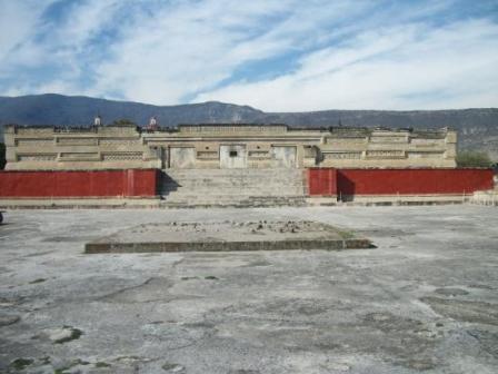 Symbole du pouvoir durant le postclassique de Oaxaca, le palais. Exemple du groupe des colonnes de Mitla