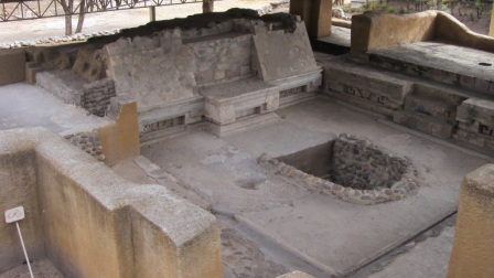 Résidence et tombe Zapotèque du monticule 195 de Lambityeco, Oaxaca Mexique