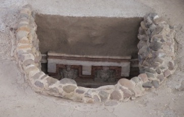 Entrée de la tombe Zapotèque du monticule 195 de Lambityeco, Oaxaca Mexique