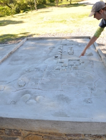 Restitution en béton du plan du centre cérémoniel de Monte Alban, Oaxaca, Mexique