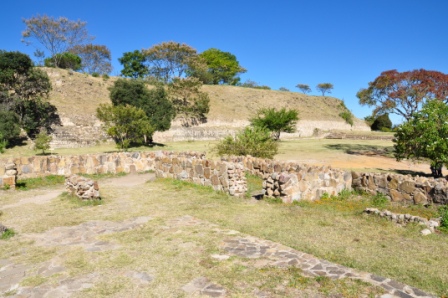 Résidence Zapotèque à l’entrée du site archéologique de Monte Alban, Oaxaca, Mexique