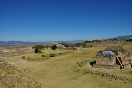 La place principale de Monte Alban, Oaxaca, Mexique