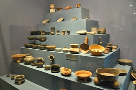 Classification de la céramique par époque au musée de Monte Albán, Oaxaca, Mexique
