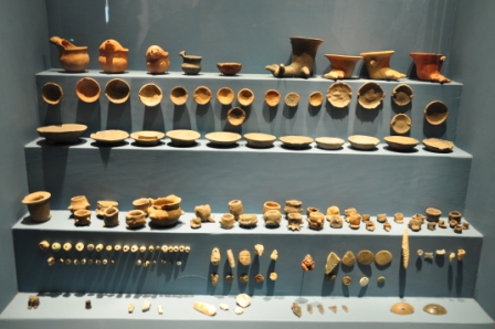 Classification de miniatures Zapotèques au musée de Monte Alban, Oaxaca, Mexique