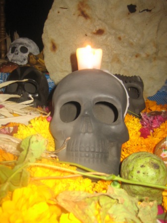 Autel des morts au pantheon de Oaxaca, Mexique