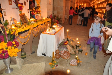 Autel dans le panthéon de Oaxaca pour le jour des morts, Mexique