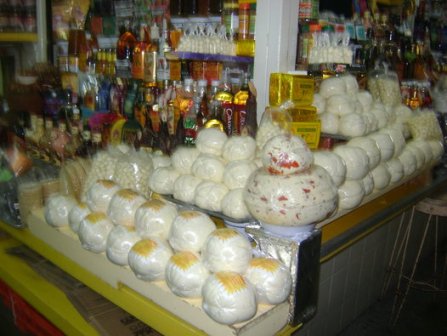 Etal du fromage &quot;quesillo&quot; dans un marché de Oaxaca, Mexique