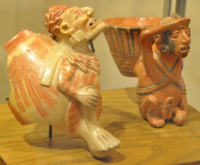Pot et statuette bichromes de la periode postclassique de Oaxaca, Mexique