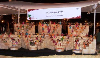 les differentes tenues traditionnelles de la Guelaguetza realisées en feuille de Maïs