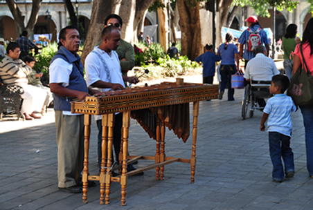 Ambiance Marimba sur le Zocalo de Oaxaca de Juarez, Mexique