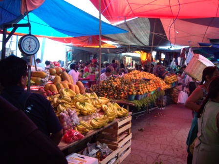 Le marché d’Ocotlan de Morelos, vendeurs de fruits et legumes