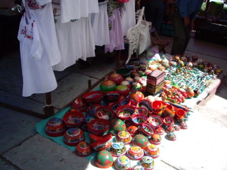Le marché d’Ocotlan de Morelos, vendeur de coloquintes peintes