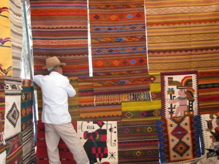 Le marché d’Ocotlan de Morelos, vendeurs de tapis de Teotitlan del Valle