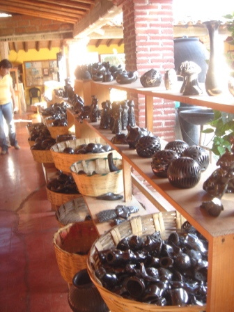 Exemples de céramiques d’argile noir de la famille Rosa de San Bartolo Coyotepec, Oaxaca, Mexique