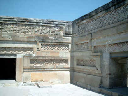 Patio intérieur de la résidence du grand prêtre du groupe des colonnes de Mitla, Oaxaca, Mexique