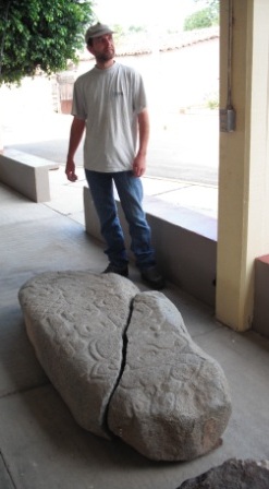 Une des pierres gravées de Jalieza provenant surement d’une tombe Zapotèque prehispanique. Oaxaca, Mexique