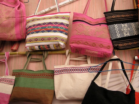Exemples de sacs realisés au métier à tisser ceinture à Jalieza, Oaxaca, Mexique
