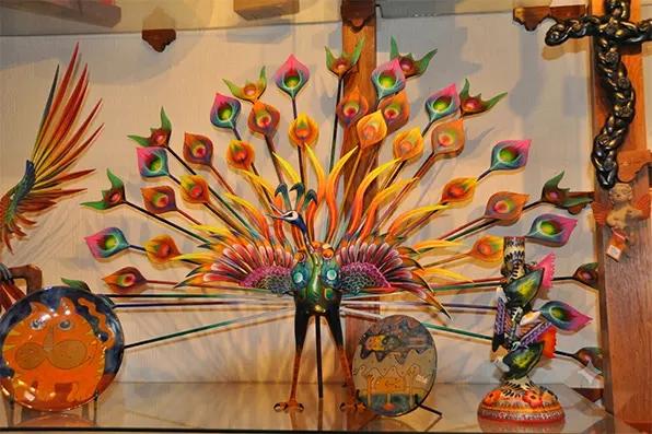 Une sorte de paon royal de style alebrije, Oaxaca, Mexique