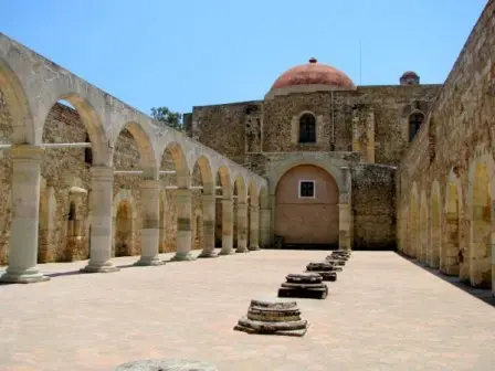 Nef sans toiture de l’église de l’ex-couvent de Cuilápam de Guerrero, Oaxaca, Mexique