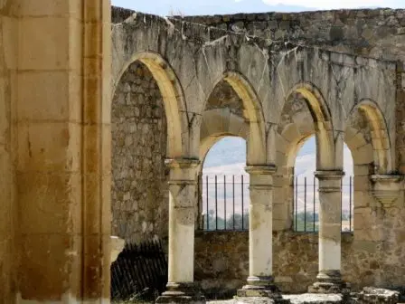 Nef sans toiture de l’église de l’ex-couvent de Cuilápam de Guerrero, Oaxaca, Mexique