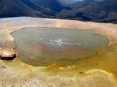 Source alimentant la seconde cascade de Hierve el Agua, Oaxaca, Mexique