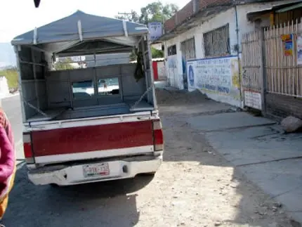 Taxi collectif assurant la liaison de San Pablo Villa de Mitla à Hierve el Agua, Oaxaca, Mexique