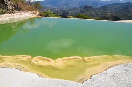 Piscine sur le site de Hierve el Agua, Oaxaca, Mexique