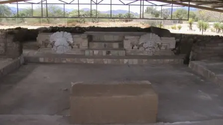 Le site archéologique de Lambityeco. Représentation du dieu Cocijo dans une résidence zapotèque, Classique. Oaxaca, Mexique