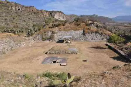 Patio religieux 4 de Yagul, datant de la période classique (les tombes sont postérieures). Oaxaca, Mexique
