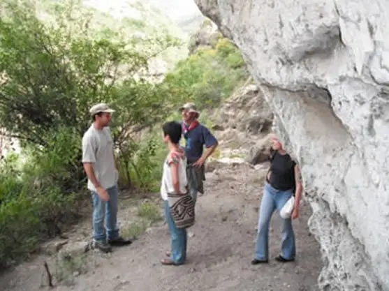 Visite aux grottes de San Pablo Villa de Mitla, Oaxaca, Mexique
