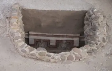 Entrée de la tombe Zapotèque du monticule 195 de Lambityeco, Oaxaca Mexique