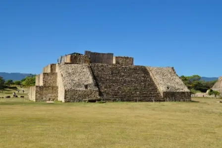 L’édifice J de Monte Albán ou l’observatoire, Oaxaca, Mexique