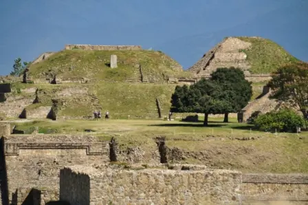 La plateforme nord de Monte Albán, Oaxaca, Mexique