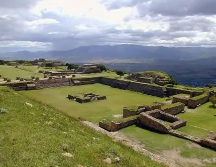 Patio hundido de la plateforme nord de Monte Albán, Oaxaca, Mexique