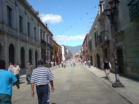La rue piétonne d’Alcalá de Oaxaca, Mexique