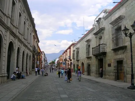 La rue piétonne d’Alcalá de Oaxaca, Mexique