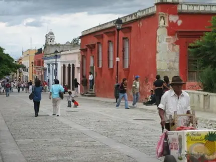 La rue piétonne d’Alcalá de Oaxaca, Mexique