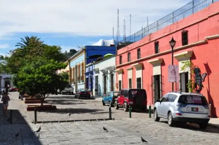 La rue piétonne d’Alcalá de Oaxaca, Mexique