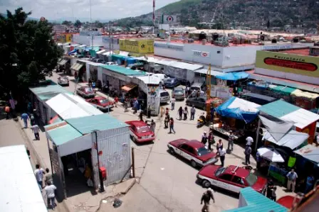 Marché d’abastos de Oaxaca, Mexique. Secteur des taxis collectifs
