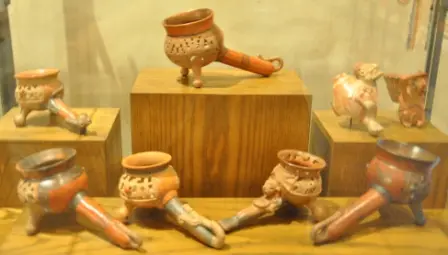 Diffuseurs de parfum ou sahumadores Zapotèques de la période postclassique de Oaxaca, Mexique