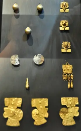 Bijoux en or de la tombe 7 de Monte Albán, Oaxaca, Mexique