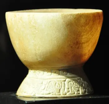 Pot en onyx du tresor de la tombe 7 de Monte Albán, Oaxaca, Mexique